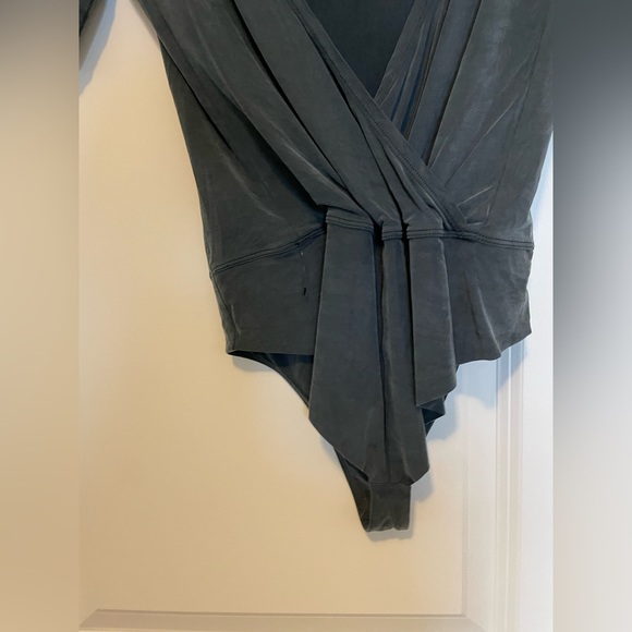 🍋lululemon open back body suit - Picture 6 of 6